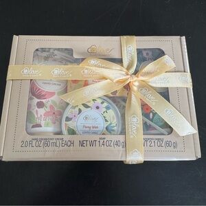 #love Body & Earth Peony Wish Gift Set NEW